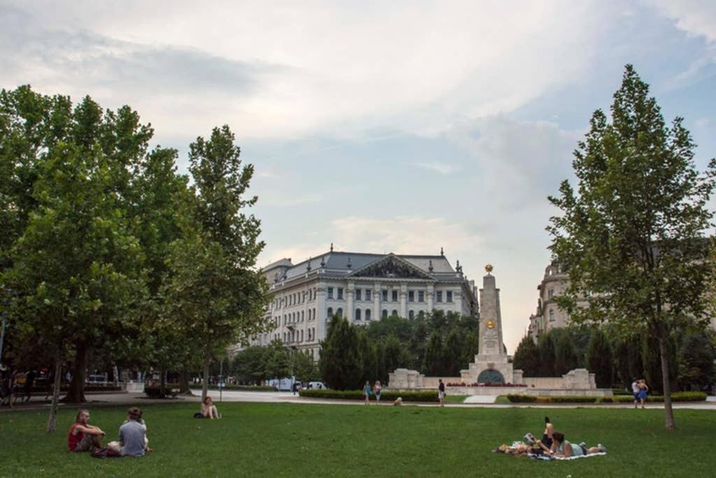 Nice And Cozy Apartment Next To The Parliament Βουδαπέστη Εξωτερικό φωτογραφία