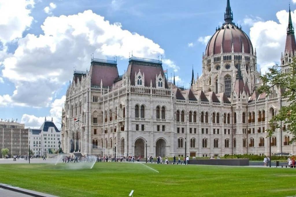 Nice And Cozy Apartment Next To The Parliament Βουδαπέστη Εξωτερικό φωτογραφία